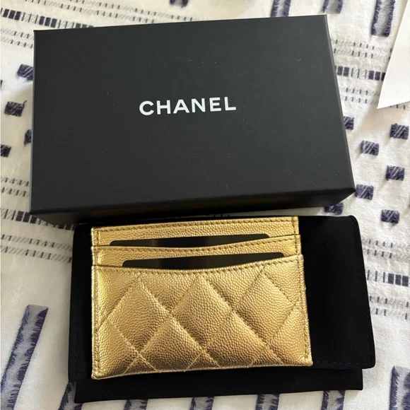 New Rare CHANEL 26 Gold Metallic Quilted Card Holder with CC Logo - Picture 2 of 3